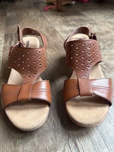 Sandali traforati con