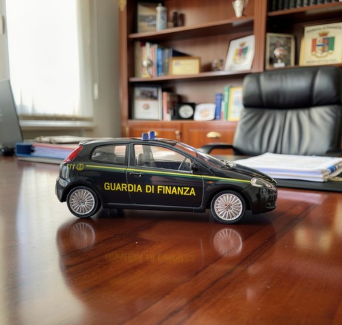 Guardia finanza fiat - guardia,