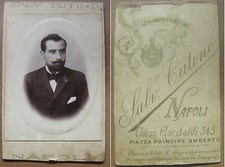 Fotografia mezzo busto giovane