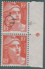 VARIÉTÉ YT 722a MAURY 722f BOUCLE D'OREILLE + BALAFRE TENANT A NORMAL N** R