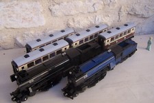 lego 'no fake' ,  train emerald night 10194 , noir et dark blue + x4 passagers