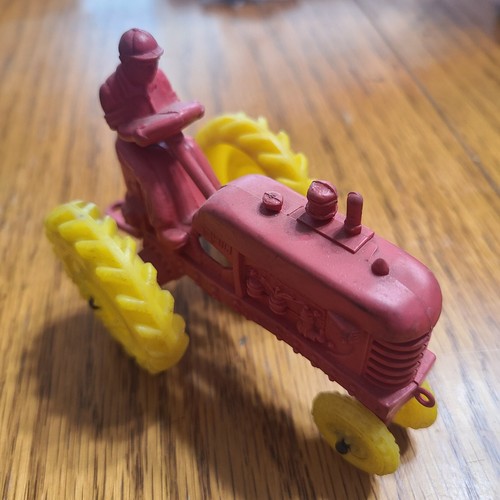 Trattore agricolo giocattolo