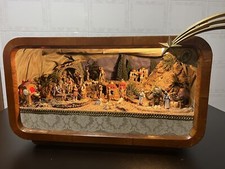 Natività completa di 40 personaggi marca Landi in struttura radio legno vintage