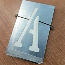 27 STAMPINI TRAFORATI LETTERE alfabeto MM.100 LAMIERA ZINCO STAMPI SCRITTA 