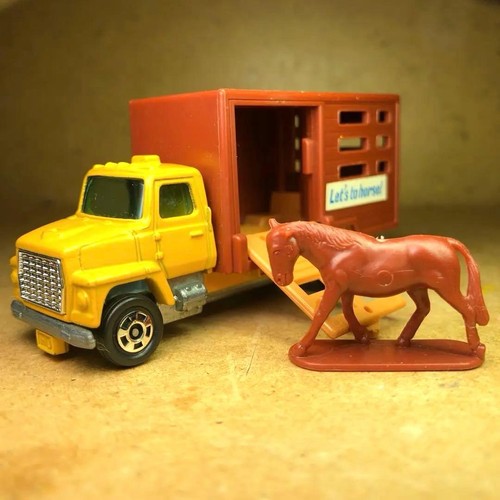 Camion bestiame tomica - camion,