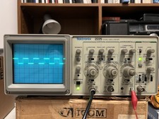 Tektronix 2225 Oscilloscopio Doppia Traccia 50 MHz
