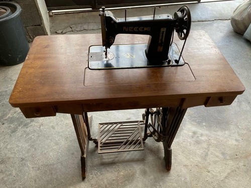 Macchina per cucire necchi - ,