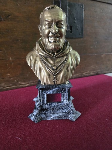 Statua san padre - san,