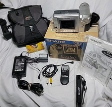 Sharp VL-A110 LCD Viewcam 8 Videocamera con Adattatore AC, Telecomando, Batteria, A/V Cbl