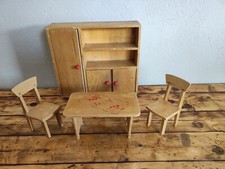 Cameretta Con Tavolo E Sedie