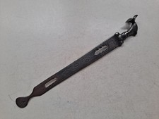 Antico strumento da cucire in