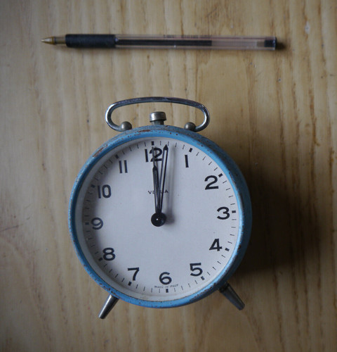 Vecchio orologio parete - vecchio,