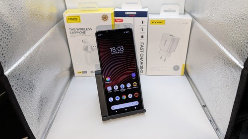 Sony xperia iii - sony,
