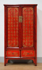 Armadio cinese di antiquariato etnico laccato rosso con ideogrammi
