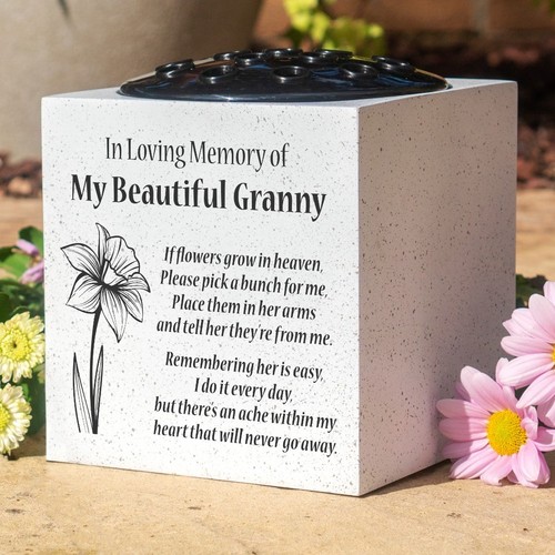 Bellissimo vaso fiori tomba