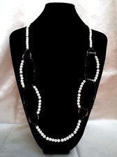 BELLISSIMA COLLANA / GIOIELLO-FANTASIA IN AGATA BIANCA E ONICE, CHIUSURA ARGENTO