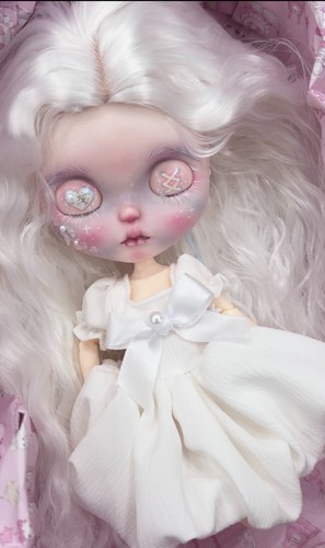 Bambola blythe fatta - bambola, mano
