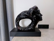 Scultura in ceramica nera