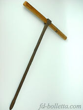 Vecchio tinivello,attrezzo antico da falegname per forare,in legno e ferro a212