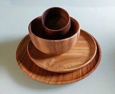 Set di piatti in legno di