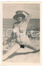 1950 ca EROTICA VINTAGE Naked girl on the beach - Postcard FP NV