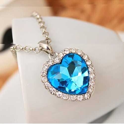 Collana con pendente ciondolo - con,