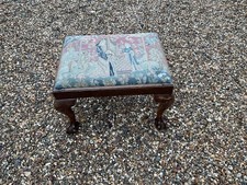 Antico poggiapiedi sgabello