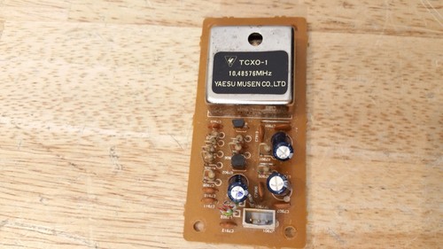 Raro oscillatore cristallo