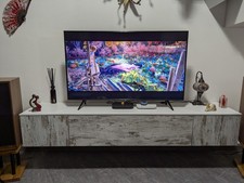 Mobile TV moderno sospeso