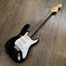 Fresher Straighter Strat anni