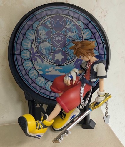 Statua sora figura regno cuori - sora,