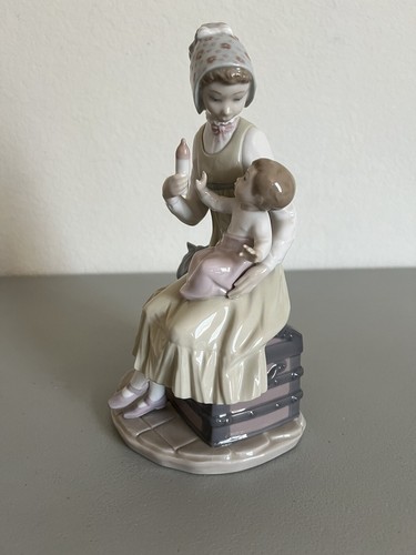 Lladro 5140 mother - lladro, feeding