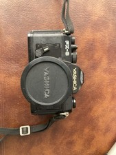 macchina fotografica vintage Yashica FX-3 con accessori