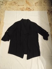 Giacca nera con maniche lunghe