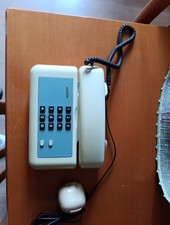 Telefono bianco a cornetta
