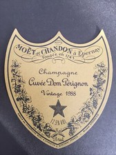 Une étiquette champagne - une,