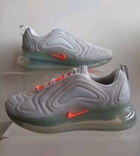 NIKE AIR MAX 720, platino