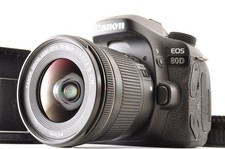 * Fotocamera reflex digitale
