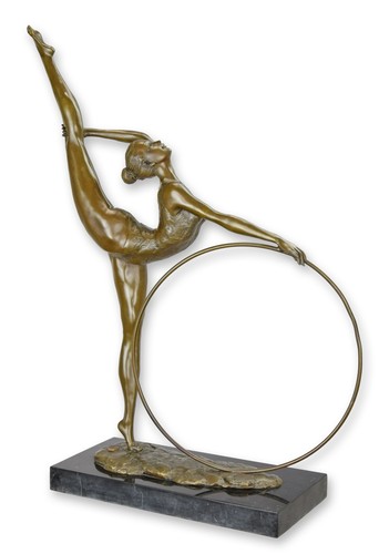 Una scultura bronzo - una,