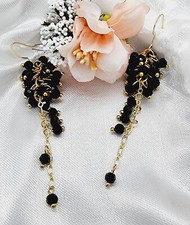 Orecchini a grappolo da donna con cristalli sfaccettati neri su base oro