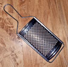 Piccola Grattugia a Taglio Fine con Manico - Acciaio Inossidabile - 8,3 x 19 cm