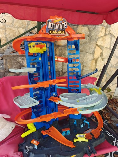 Ultimate garage hot wheels - hot,