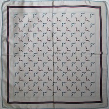 -Superbe Foulard  GUCCI   100%