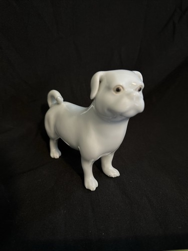 Tratta una statuina cane - di,