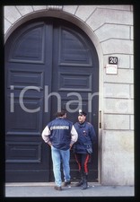 35mm vintage slide* 1995 MILANO - Maurizio GUCCI carabinieri su scena omicidio