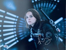 FOTO FELICITY JONES FIRMATA