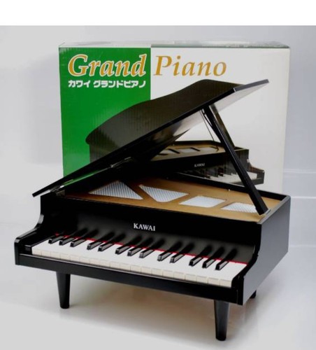 Pianoforte coda kawai - a, (nero)