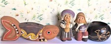 OGGETTI ETNICI N. 4 LEGNO E CRETA 2 PASTORI PRESEPE