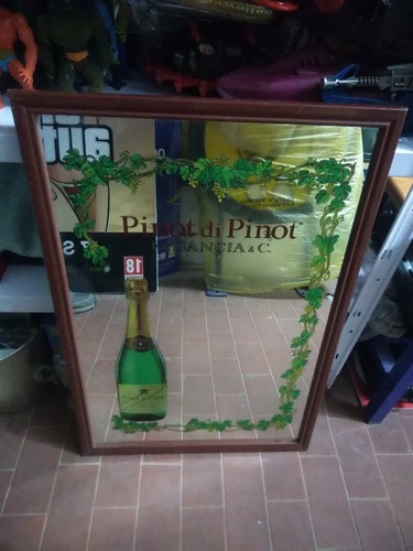Specchio pubblicitario vino