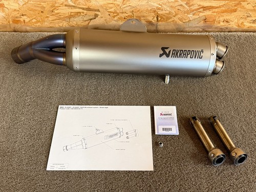Akrapovic scarico titanio